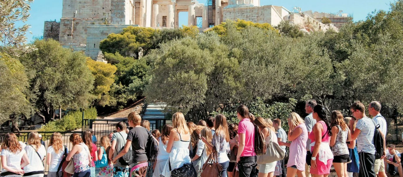 Τέλος στη δωρεάν περίθαλψη και νοσηλεία τουριστών στα Κέντρα Υγείας